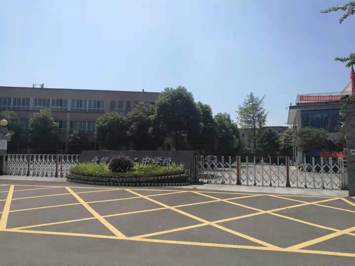 伸縮門、電動(dòng)門
